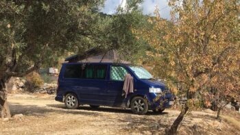 Camping in Portugal mit einem Van in der Wildnis Foto Jakob Bauhofer
