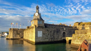 Blick auf die historische Altstadt von Concarneau in der Bretagne Foto Donatienne Guillaudeau