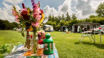 Blick auf einen Campingplatz von Vekabo