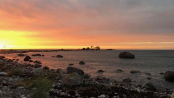Ein toller Ausblick auf einen Sonnenuntergang beim Wildcamping in Europa