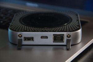 Anschlüsse am Netgear Nighthawk M1