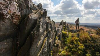 Blick auf die hoechsten Berge der Bretagne Foto: Donatienne Guillaudeau