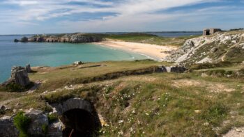 Die Landschaft der Bretagne ist Spielort vieler Krimis Foto: Ronan Gladu