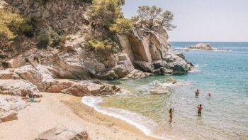 Eine schoene Bucht nahe dem FKK Camping cala Llevadó