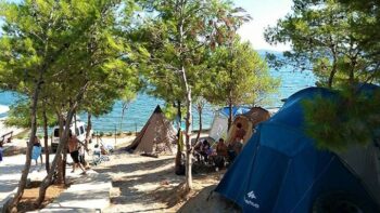 Zelte auf dem FKK Campingplatz Lavanda