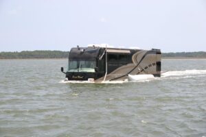 Schwimmendes Luxus-Wohnmobil
