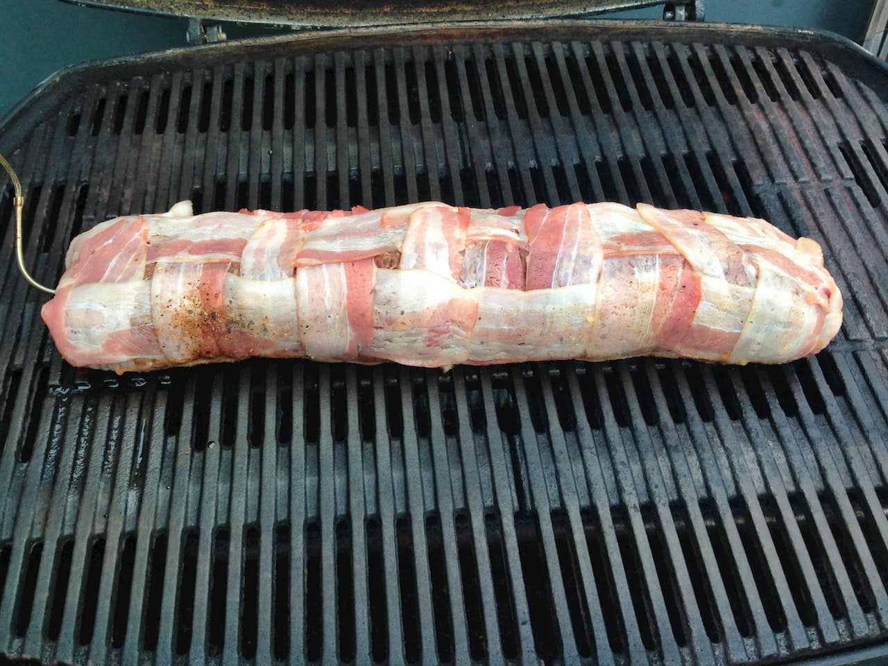 Großer Ratgeber: der perfekte Camping-(Gas)-Grill 4 Bacon Bomb auf dem Gasgrill