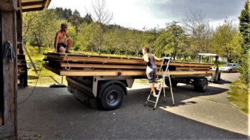 Bauwagen flachgelegt beim Bau