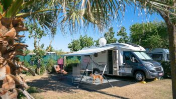 Wohnmobil auf dem Le Brailia Campingplatz in Frankreich