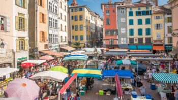 Le Puy-en-Velay Markt in Frankreich
