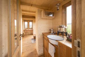 Küchenzeile im Tiny House der Tischlerei Bock