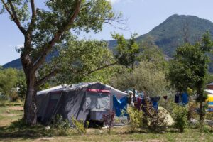 Camping Les Rives du Lac Stellplatz vom Campingplatz im Gruenen