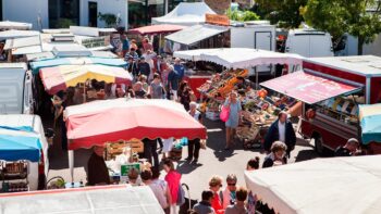 Fouesnant ein Markt in Frankreich