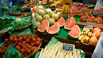 Obst auf Markt in Sete