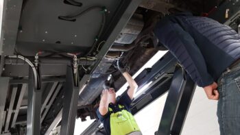 Untersuchung beim Gebrauchtwagencheck vom L300
