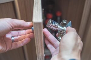 Pushlock einsetzen Wohnwagen Wohnmobil DIY