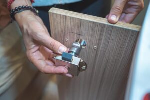 Wohnwagen Wohnmobil neues Pushlock einbauen 1