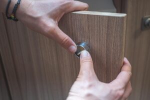 Wohnwagen Wohnmobil neues Pushlock einbauen