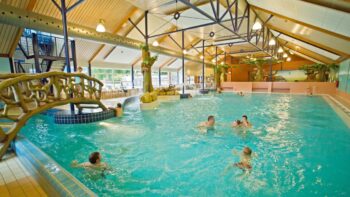 Schwimmbad auf dem Fünf Sterne Campingplatz in Europa Camping de kleine Wolf
