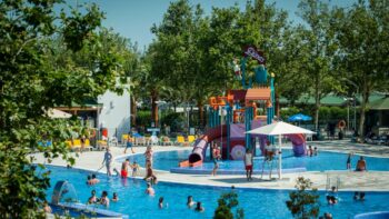 Poollandschaft vom Fünf Sterne Campingplatz in Europa Camping las Dunas