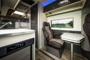 Gediegenes Ambiente in der VR Landyacht