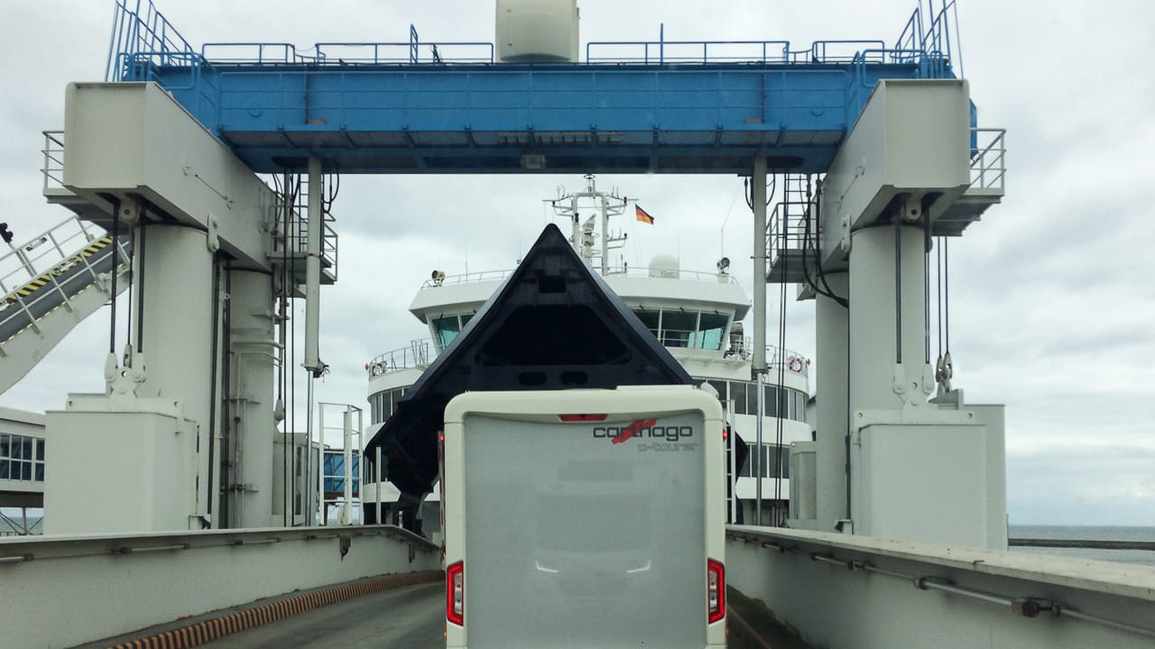 Mit Wohnmobil und Wohnwagen auf der Fähre – was du beachten musst 10 Einfahrt mit dem Wohnmobil auf die Fähre