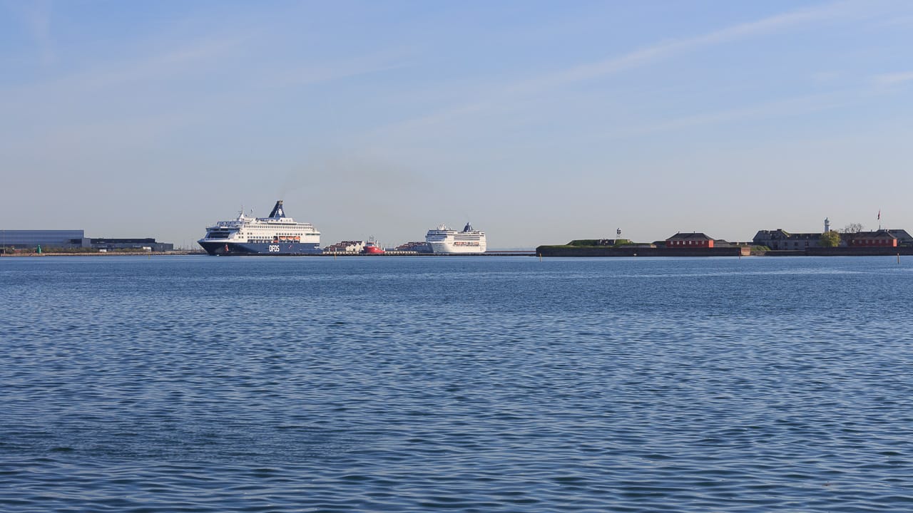 Mit Wohnmobil und Wohnwagen auf der Fähre – was du beachten musst 24 Wohnmobil auf der Fähre von DFDS