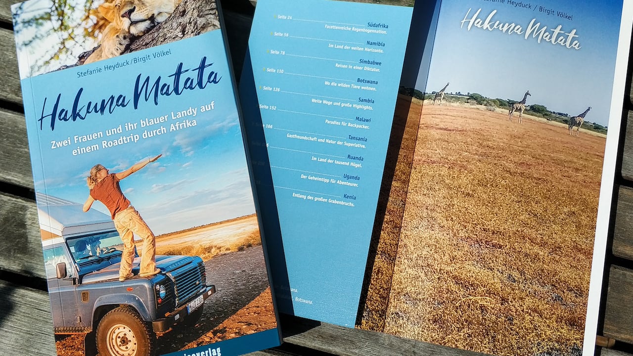 Zwei Girls auf Landrover-Tour durch Afrika: Buchvorstellung „Hakuna Matata“