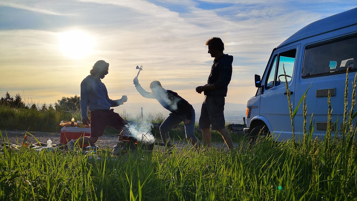 Umweltfreundlicher Frühjahrsputz im Camper 7 Grillputzen beim Frühjahrsputz im Camper
