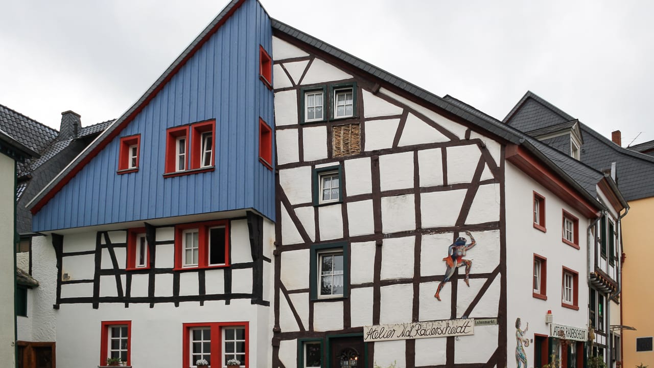 Reisen & Camping in der Eifel: Tolle Tipps für Stellplätze und Ausflugsziele 2 Haus in Bad Münstereifel beim Urlaub mit Camping in der Eifel