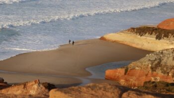 Camping und Surfen in Portugal am Strand Almagreira