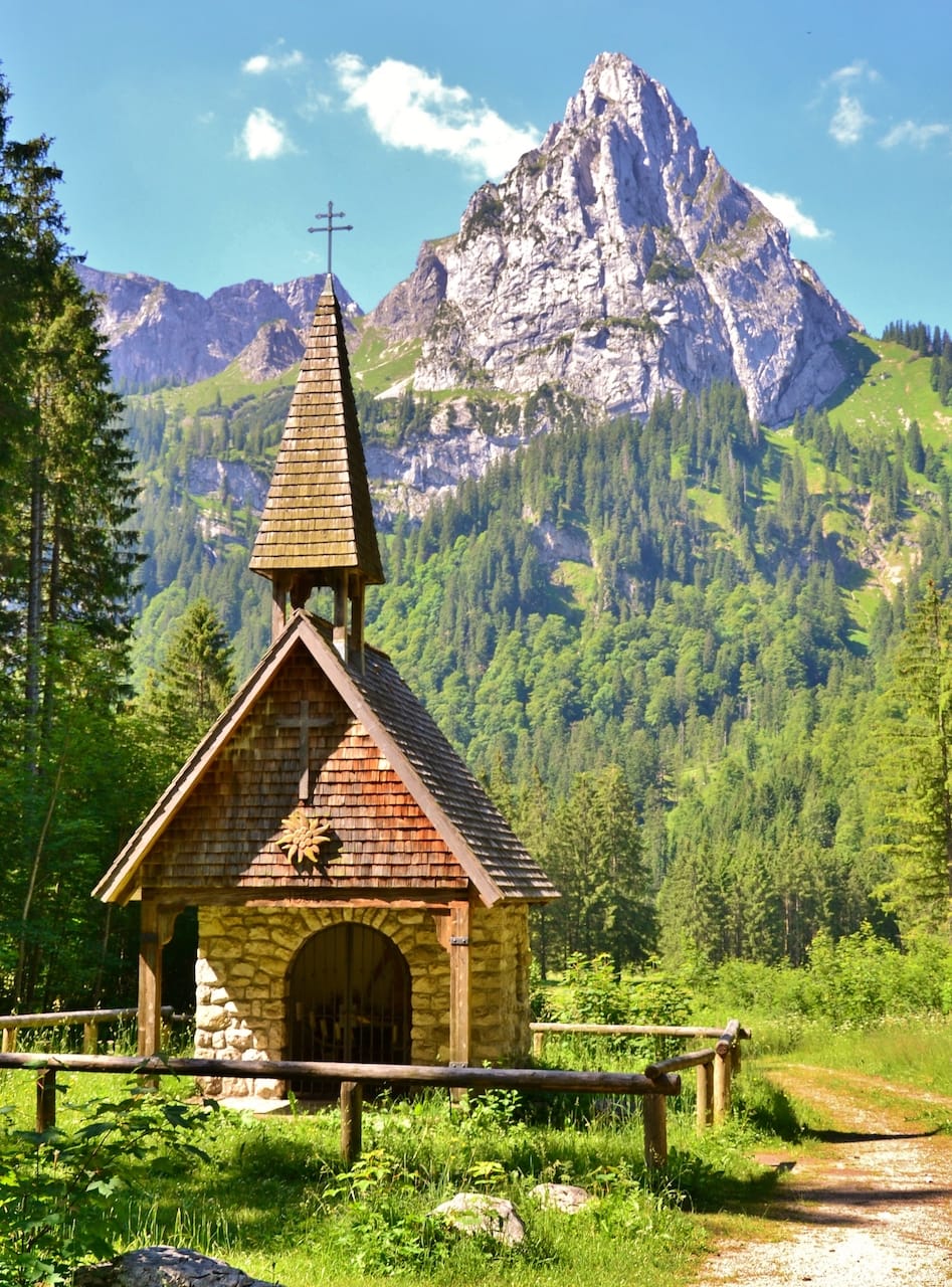 Camping im Allgäu und Bayerisch-Schwaben – vielseitige Landschaften, pittoreske Orte und eine bewegte Geschichte 2 Spaziergang beim Camping in Allgäu Bayerisch-Schwaben in Halblech