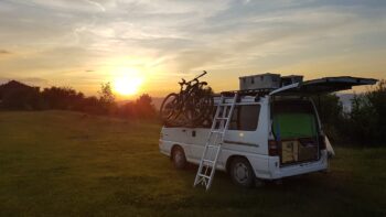 L300 Vanausbau die Ausrüstung auf dem Dach