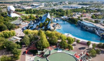 Besuch im Futuroscope beim Camping mit Kind in Nouvelle Aquitaine