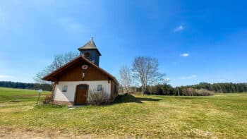 Ausflug zur Kapelle beim Camping im Schwarzwald