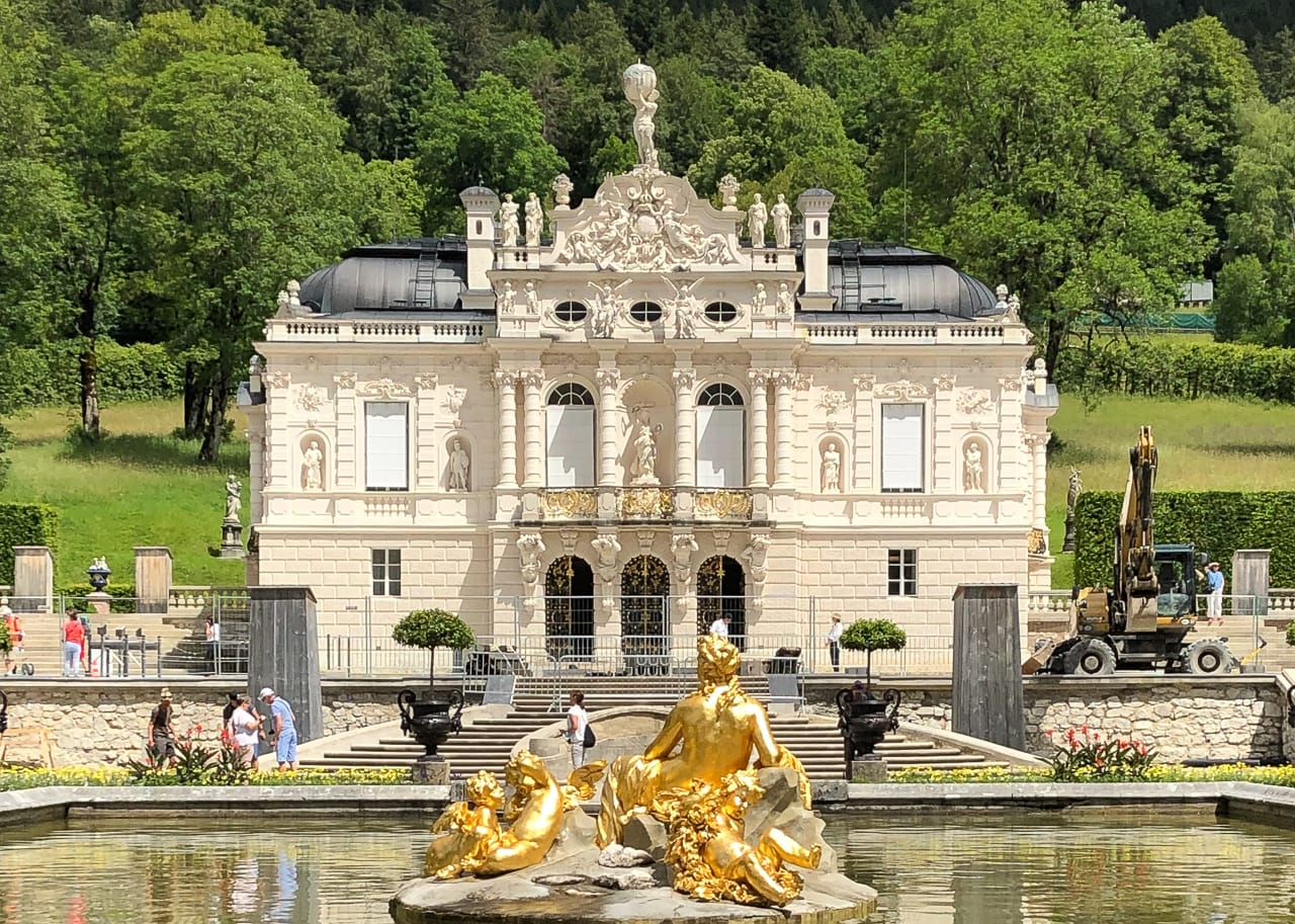 Reisen und Camping in Oberbayern: Eldorado für Naturliebhaber 12 Besuch am Schloss Linderhof beim Camping in Oberbayern