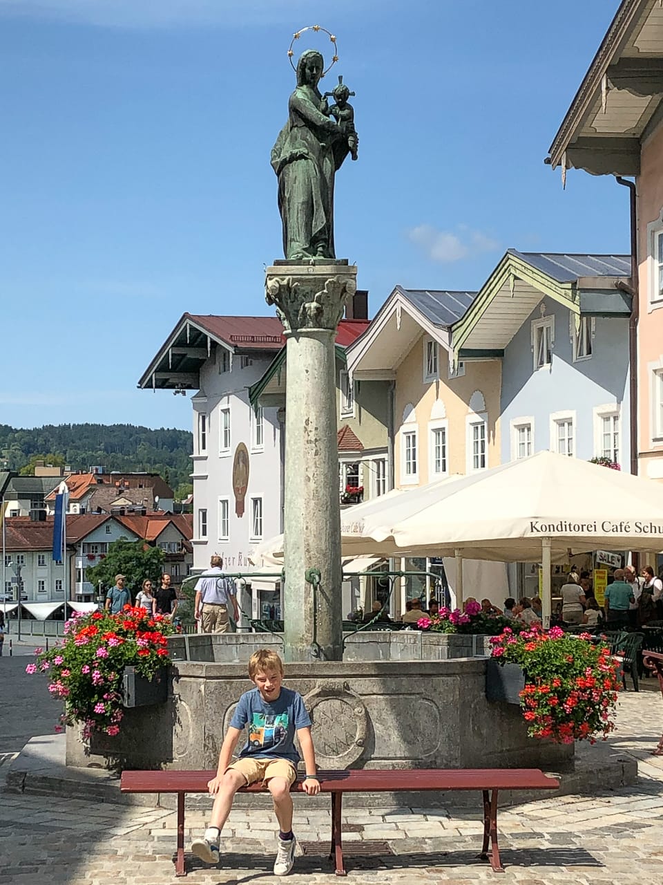 Reisen und Camping in Oberbayern: Eldorado für Naturliebhaber 13 Marktplatz von Garmisch Partenkirchen beim Camping in Oberbayern