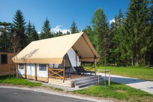Camping in Slowenien in einer Mietunterkunft auf dem River Camping Bled