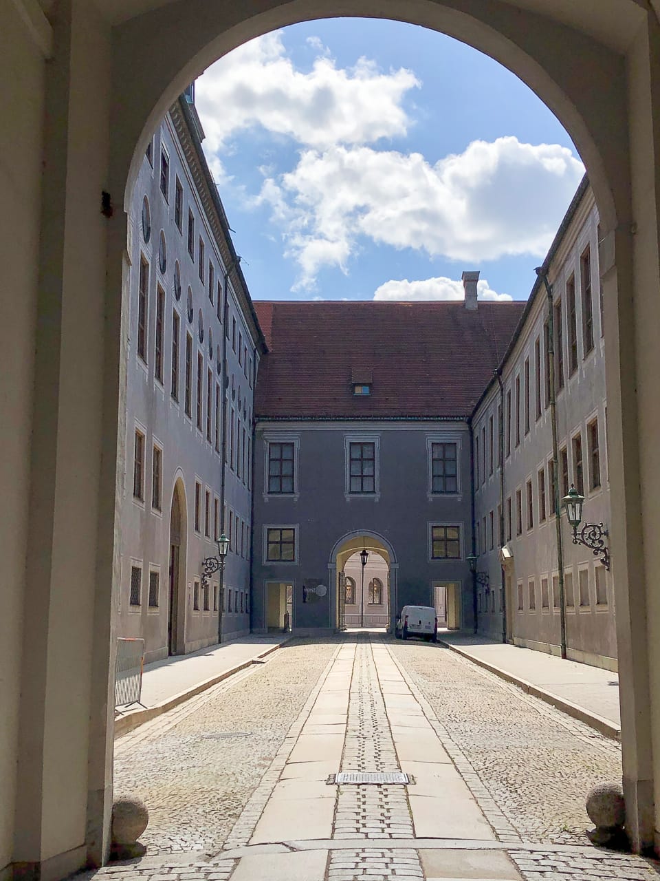 Reisen und Camping in Oberbayern: Eldorado für Naturliebhaber 5 Historischer Hinterhof München beim Camping in Oberbayern
