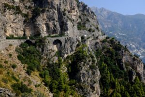 Bergstrasse an Amalfiküste auf Italienreise