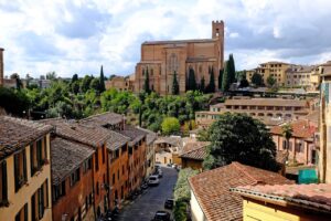 Ausblick auf eine der Sehenswürdigkeiten in Siena