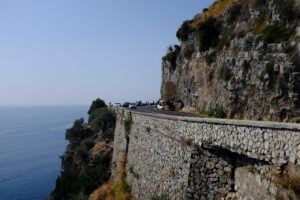 Strasse an der Amalfiküste auf Italienreise