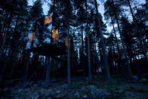 Surreale Häuser, verrückte Baumhäuser