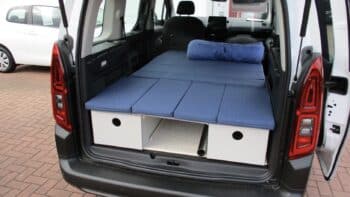 Bett im Mini Camper CTech