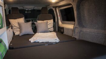 Bett im Mini Camper Alpin Camper