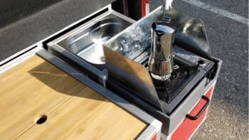 Kochen im Smart Camper Mini Camper