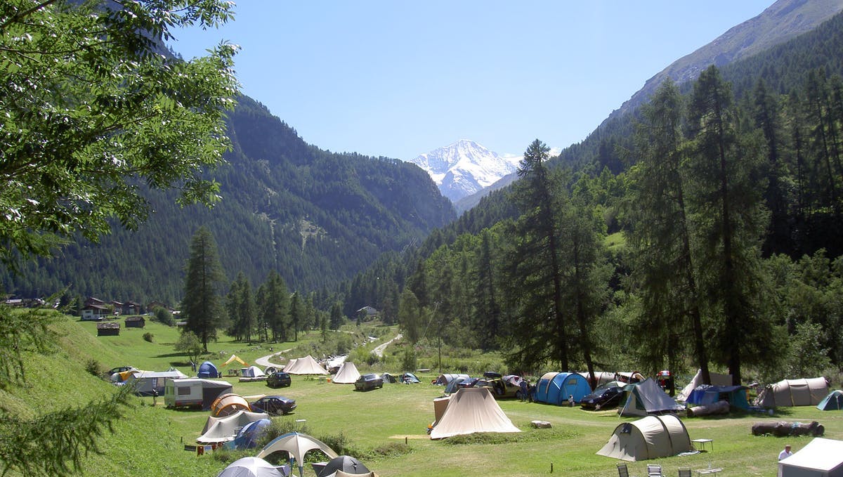 Wildromantisch campen: 20 naturnahe Traum-Campingplätze in Deutschland und Europa 2 Camping Molignon Zelt und Wohnwagenstellplaetzen auf dem Campingplatz