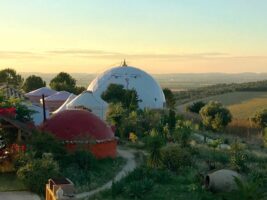 Jurten und Yoga Dome bei Suryalila