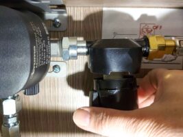 Gasfilter wechseln - Filtertasse abziehen
