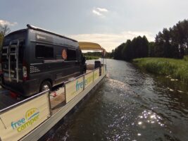 Kastenwagen beim Wassercamping mit Freecamper Eric Stelzer